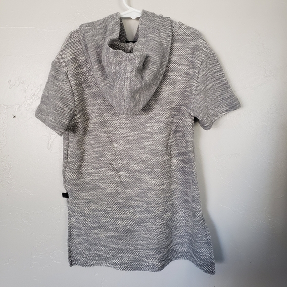 Art Class Kids Small 6/7 Grey Short Sleeve Shirt Hooded Texture Step Hem Top - Picture 5 of 5